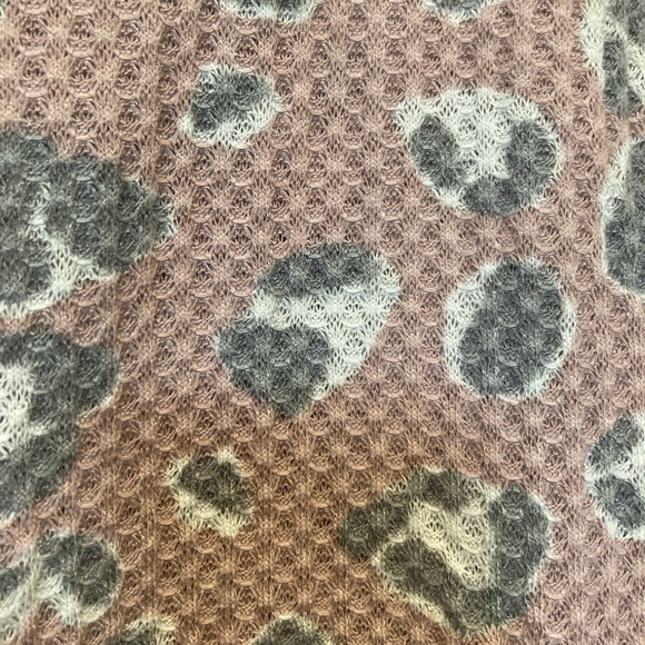 Leopard Print Scoop Neck - Picture 3 of 4